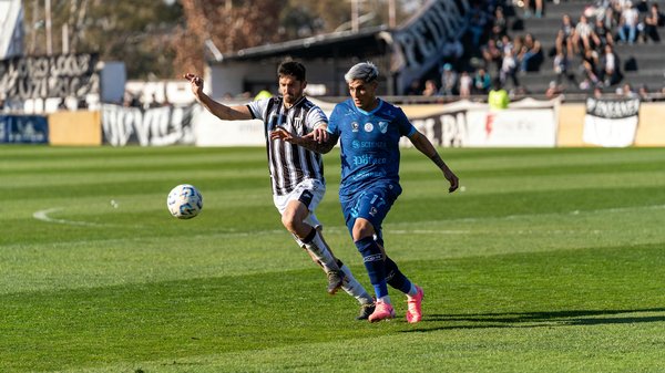 How to Select and Style Wide-Leg Trousers for the Office?