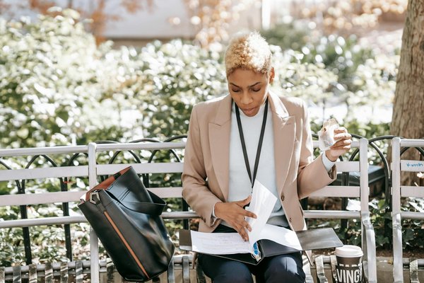 How Can Athletes Effectively Manage Performance Pressure in Major Tournaments?